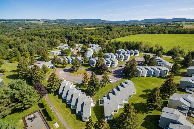 THE TRAILS AT MALONE in Malone, NY - Foto de edificio - Building Photo