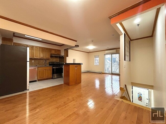 70 STREET, Unit 3 in Brooklyn, NY - Building Photo - Building Photo