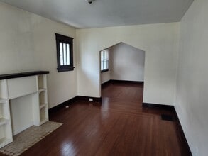 5423 Rolston Ave in Cincinnati, OH - Foto de edificio - Building Photo