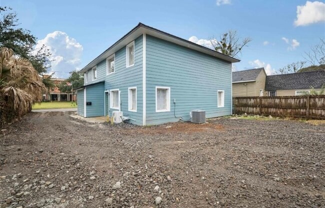 1704 McGill Ave in Mobile, AL - Foto de edificio - Building Photo