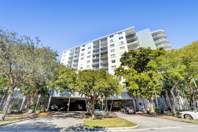 6900 Bay Dr, Unit 11F in Miami, FL - Foto de edificio - Building Photo