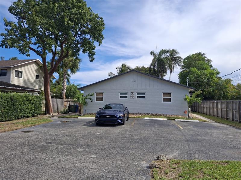 1532 NE 34th St in Oakland Park, FL - Building Photo