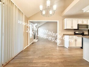 7411 Montclair Dr in Fort Wayne, IN - Foto de edificio - Building Photo