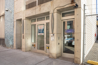 534 W 42nd St in New York, NY - Building Photo - Building Photo