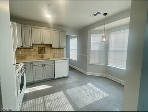 194 Mary Ct in Bridgewater, NJ - Building Photo - Building Photo
