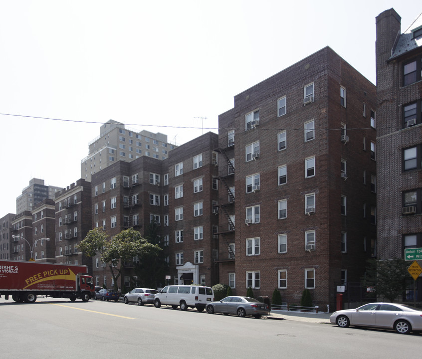 The York Apartments in Forest Hills, NY - Building Photo