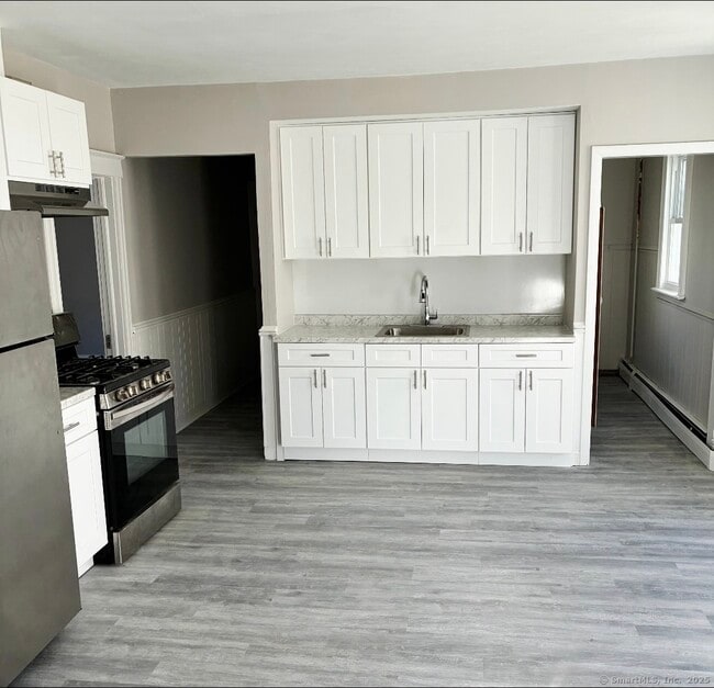 465 Burritt St in New Britain, CT - Building Photo - Building Photo