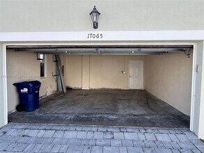 17065 SW 93rd St in Miami, FL - Building Photo - Building Photo