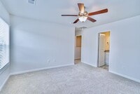 140 Clingstone Trl photo'