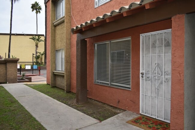 1607 Pentecost Way in San Diego, CA - Building Photo - Building Photo