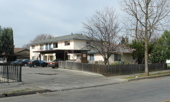 7527 Rogers Ln Apartments