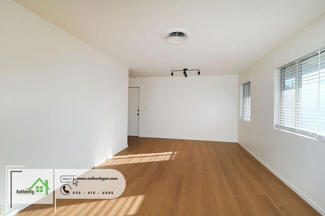 2042 Neptune Terrace in Redding, CA - Building Photo - Building Photo