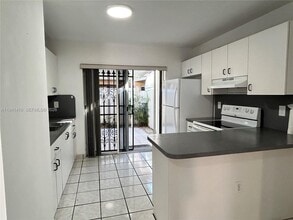 7693 W 29th Ln in Hialeah, FL - Building Photo - Building Photo