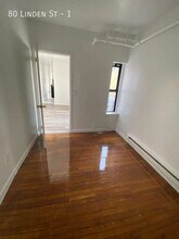 80 Linden St in Yonkers, NY - Foto de edificio - Building Photo