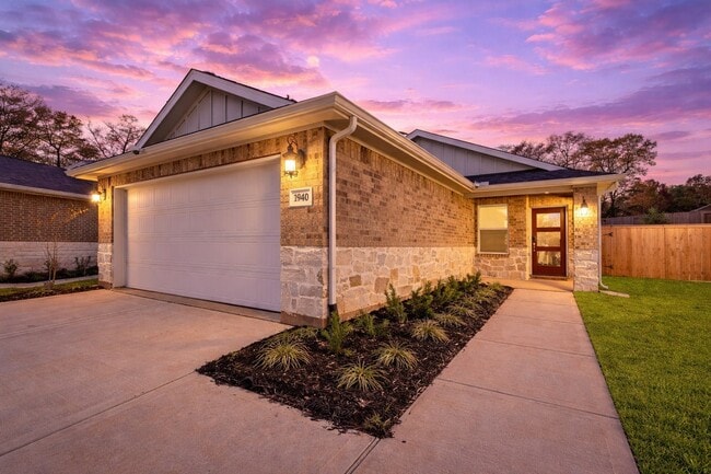 property at 1940 Velvet Oak Ln