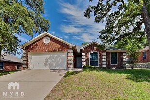 2213 Creek Side Dr in Weatherford, TX - Building Photo