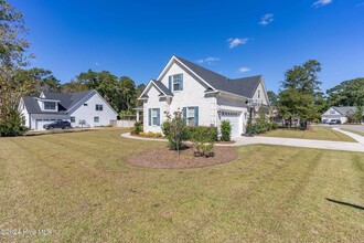 501 Crown Pointe Dr in Hampstead, NC - Building Photo - Building Photo