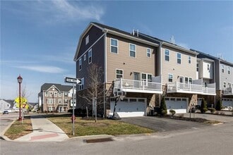 600 Amarth Ln in Cranberry Township, PA - Building Photo - Building Photo