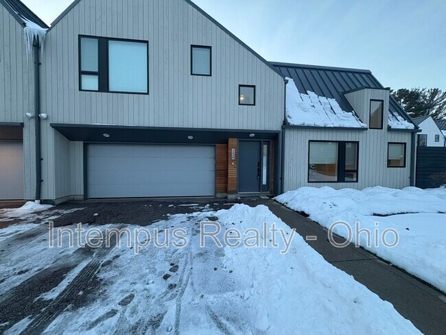 2430 Richmond Rd in Beachwood, OH - Building Photo - Building Photo