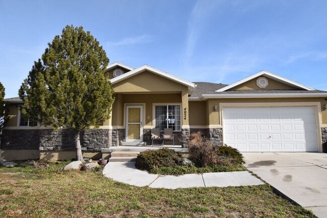 property at 4024 Mountain Moon Dr W