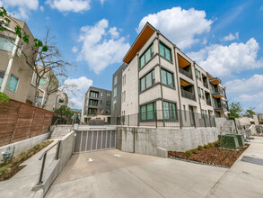 Capitol Flats in Dallas, TX - Building Photo - Building Photo