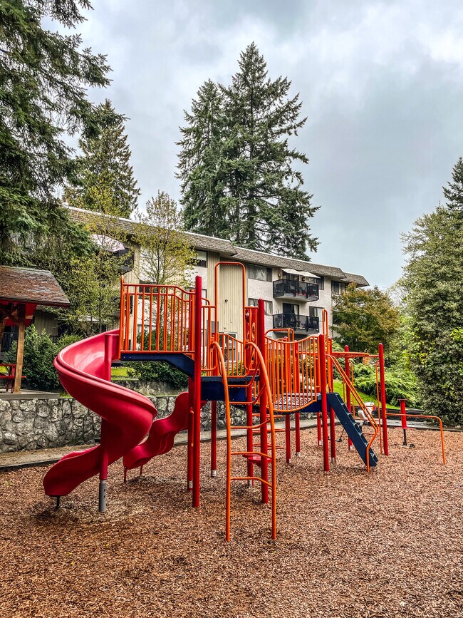 912 Berkley Rd in North Vancouver, BC - Building Photo - Building Photo