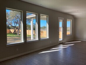 327 Coyote Crk Wy in Kyle, TX - Building Photo - Building Photo