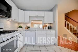 28 Morgan Pl in East Brunswick, NJ - Building Photo - Building Photo