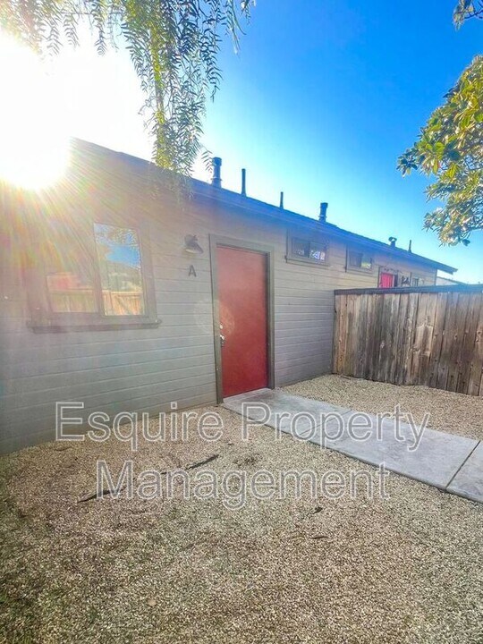 319 HILL in Oxnard, CA - Building Photo