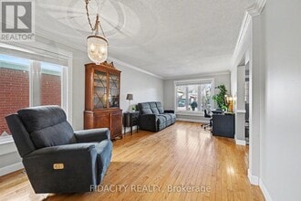 117 Beechfern Dr in Ottawa, ON - Building Photo - Building Photo