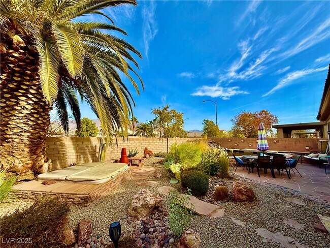 5116 Whisper Lake Dr in Las Vegas, NV - Building Photo - Building Photo
