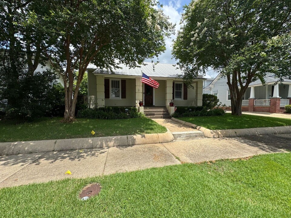 1106 E Jackson St in Pensacola, FL - Building Photo