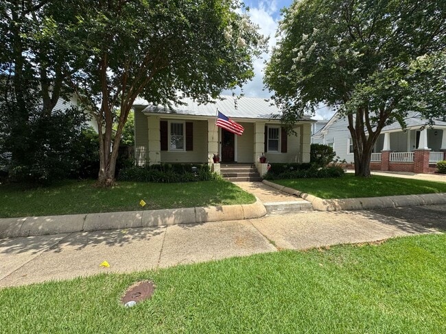 property at 1106 E Jackson St