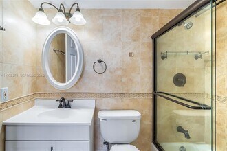 2025 NE 164th St in North Miami Beach, FL - Building Photo - Building Photo