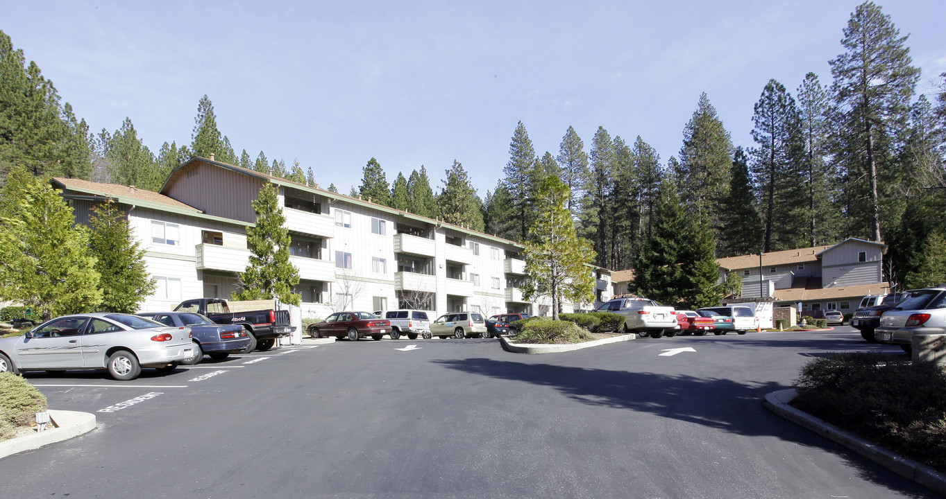 Nevada City Senior Apartments in Grass Valley, CA - Foto de edificio