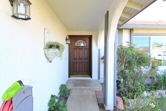 5604 Bloomfield St in Simi Valley, CA - Building Photo - Building Photo