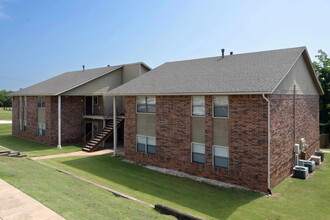 The Parke at Central in Edmond, OK - Foto de edificio - Building Photo