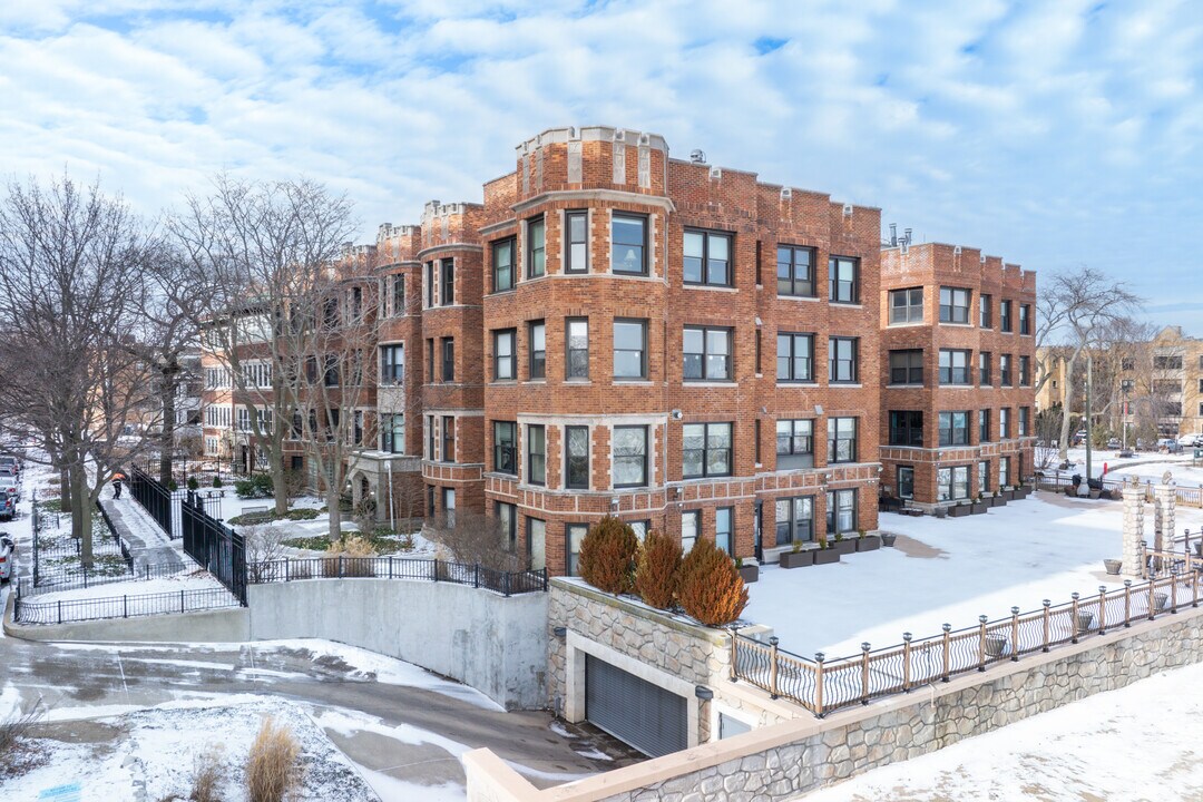 Sherwin on the Lake Condominium in Chicago, IL - Building Photo