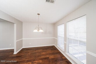 7802 Texlyn Ct in Louisville, KY - Building Photo - Building Photo