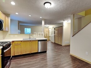 7525 Hemrich Dr in Canal Winchester, OH - Foto de edificio - Building Photo