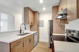 930 N Martel in Los Angeles, CA - Foto de edificio - Building Photo