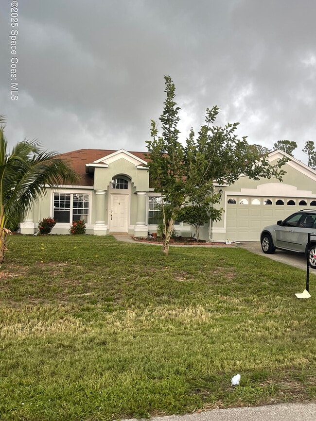 property at 1523 Elmhurst Cir SE