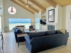 4025 Ocean Dr in Oxnard, CA - Building Photo - Building Photo