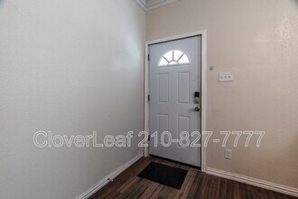 1317 W French Pl in San Antonio, TX - Building Photo - Building Photo