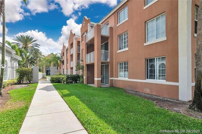 11185 SW 6th St-Unit -201 in Pembroke Pines, FL - Building Photo - Building Photo