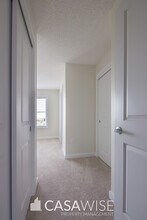 655-655 Watt Blvd SW in Edmonton, AB - Building Photo - Building Photo