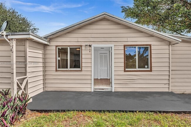 520 NW 60th Way in Hollywood, FL - Building Photo - Building Photo