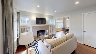 5649 11th Ave NE in Seattle, WA - Building Photo