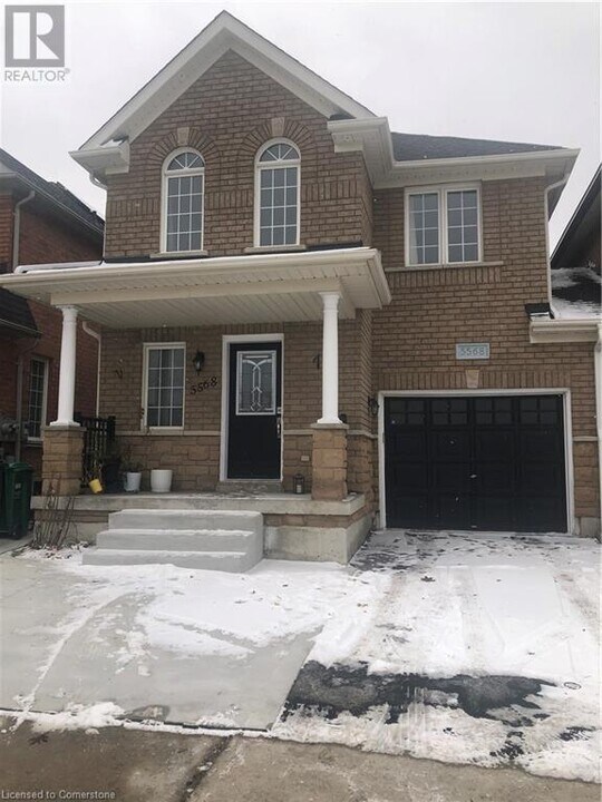 5568 Freshwater Dr in Mississauga, ON - Building Photo