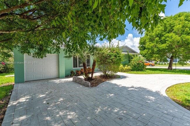 12520 SW 106th St in Miami, FL - Building Photo - Building Photo